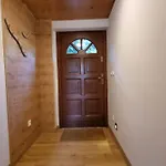 Pod Jabłonią *
